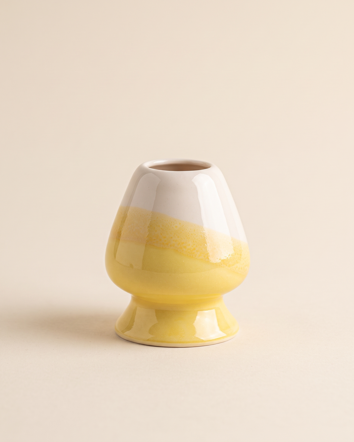 Two-Tone Ceramic Whisk Holder – Yellow Dip