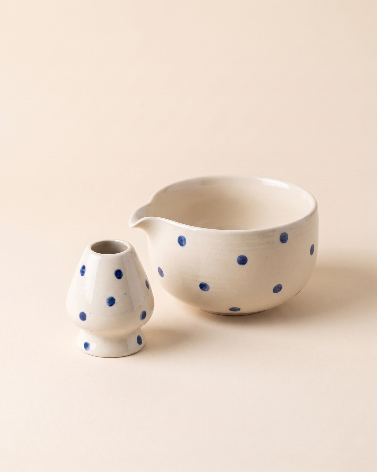2-Piece Patterned Matcha Bowl & Holder Set – Blue Dots