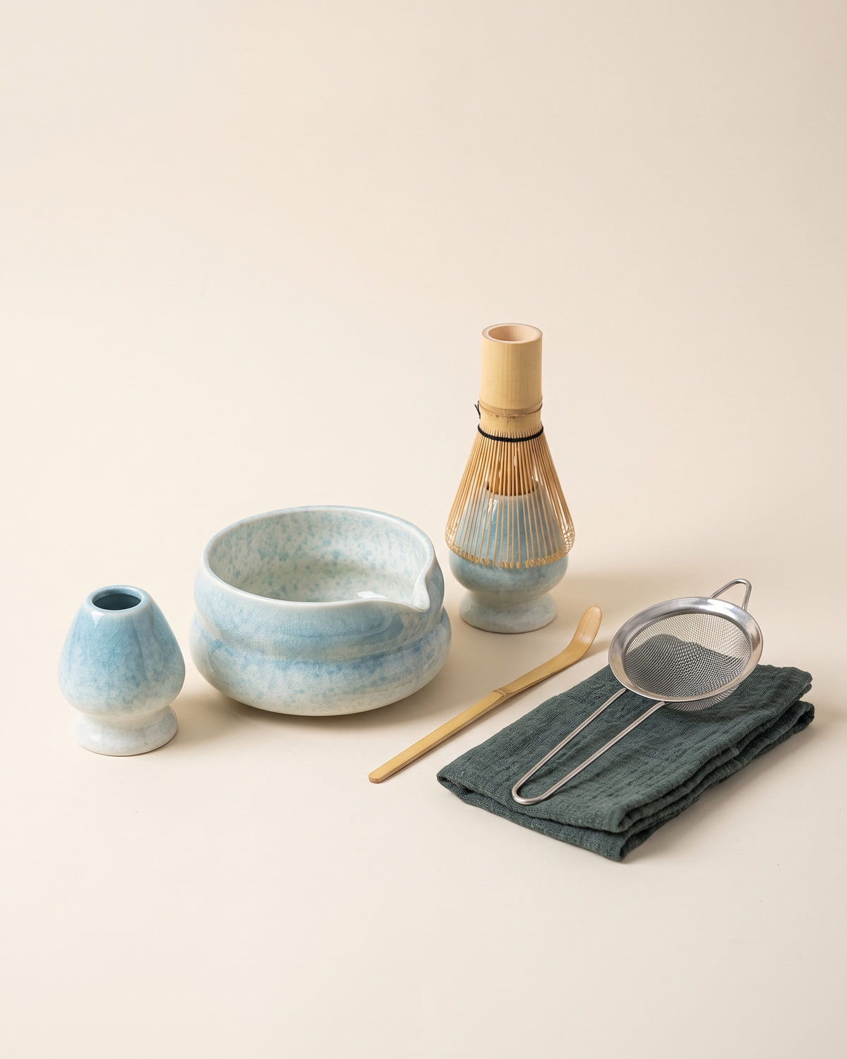 7-Piece Crackle Matcha Set with Bowl, Whisk, Holder, Scoop, Sifter & Cloth – Crackle Blue