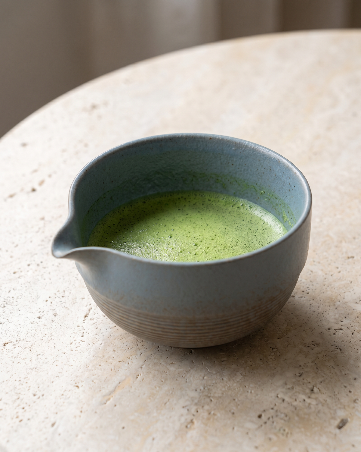 In use: Stoneware Matcha Bowl 500 ml – Slate Blue, filled with freshly whisked matcha